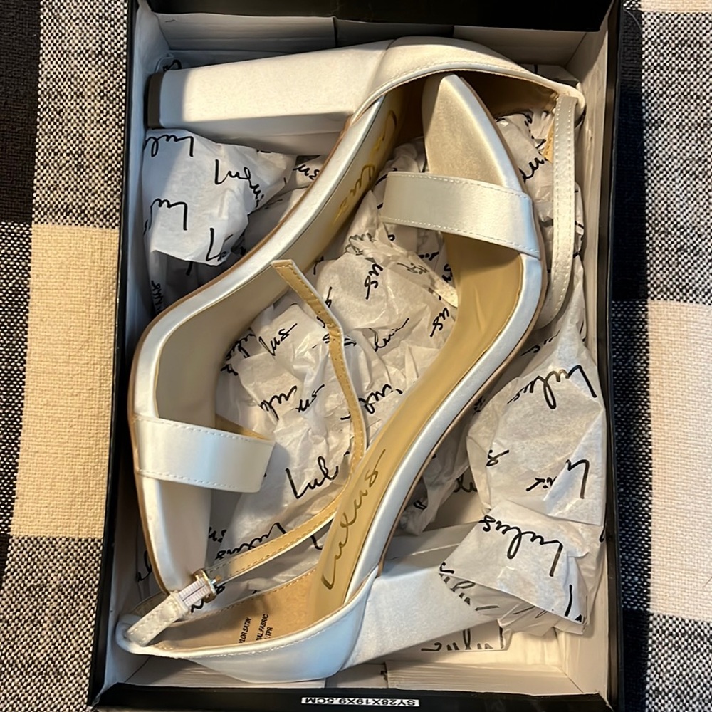 Lulus Taylor ivory satin heel. NIB.